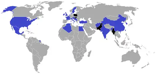 Carte tricolore. En bleu foncé, les pays engagés. En noir, les pays ayant déclaré forfait.