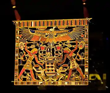 Pectoral. Règne d'Amenemhat III. Or et pierre semi-précieuses. Fouille de Morgan. Musée égyptien du Caire