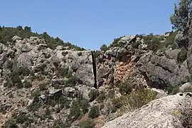 Rocher coupé vu de loin