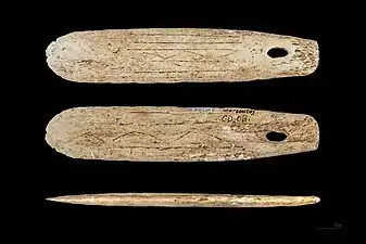 Pendeloque en bois de renne.Muséum de Toulouse.