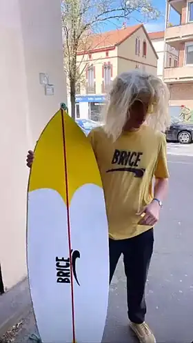 Cosplay de Brice de Nice lors d'un carnaval à Toulouse.