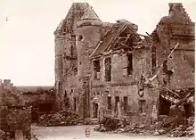 La cour d'honneur après les bombes