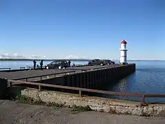 Phare en amont du canal