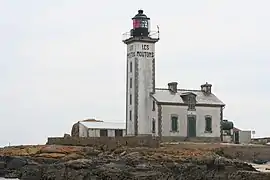 Le phare de l'île aux Moutons (archipel des Glénan).
