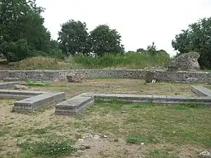 lignes en équerre de blocs gris
