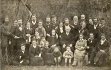 Photographie de la famille Reclus prise à Orthez en 1881