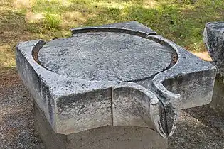 Pressoir antique à vin ou à olives.