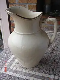 Pichet en faïence, Hamage et Moulin des Loups, localisation inconnue.