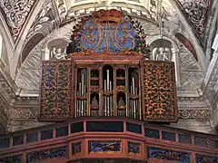 Orgue de tribune.