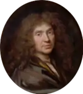 Peinture ovale en couleur. Buste d'homme de profil, portant perruque, regardant le spectateur.