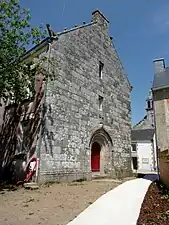 Mur-pignon ouest de la mairie.