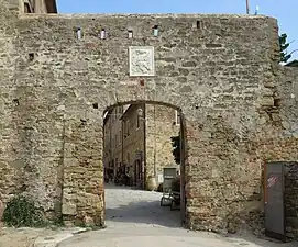 La porte de la forteresse.