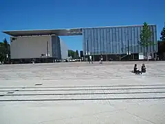 Complexe cinéma - théâtre Place des Jacobins.