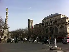 Théâtre de la Ville Sarah-Bernhardt et Place du Châtelet à Paris (4e arr), 6e sketch.