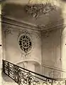 Plafond de l'escalier de l'hôtel.
