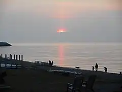 Une plage de Matane au coucher du soleil.