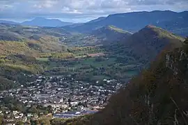 Les plis du Plantaurel : l'anticlinal évidé près de Lavelanet.