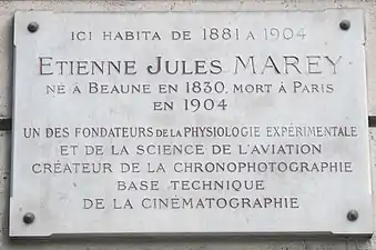 Plaque au no 11.