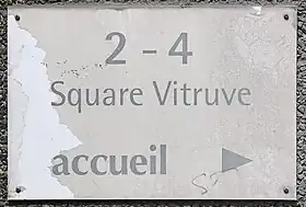 Voir la plaque.