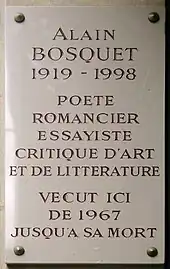 Plaque au n°32.