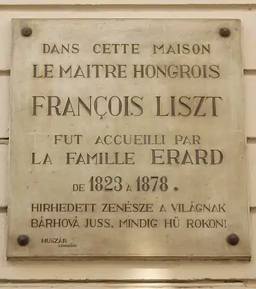 Plaque du 13, rue du Mail à Paris, où résida le compositeur Franz Liszt.