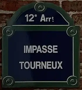 Voir la plaque.