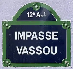 Voir la plaque.