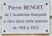 Plaque au no 207.