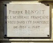 Plaque au no 120.