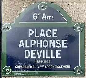 Voir la plaque.