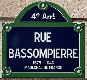 Voir la plaque.