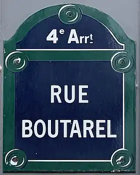 Voir la plaque.