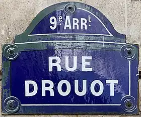 Voir la plaque.