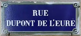 Voir la plaque.