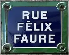 Voir la plaque.