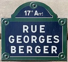 Voir la plaque.