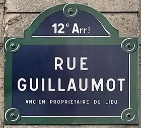 Voir la plaque.