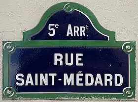 Voir la plaque.