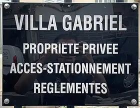 Voir la plaque.