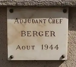 Plaque au no 1.