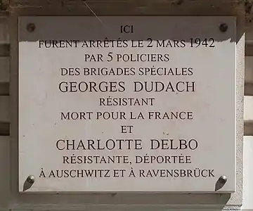Plaque au no 93.