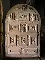 La porte sculptée du porche méridional (1581).