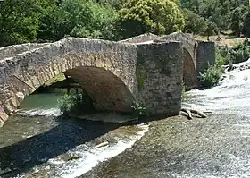 Le pont ancien, dit « pont romain », sur le Caramy.