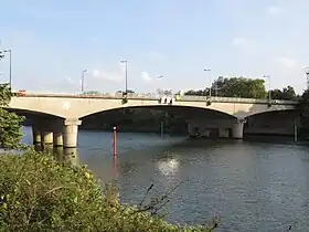 Le pont d'Épinay sur le grand bras de la Seine.