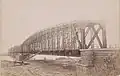 Pont sur le Syr Daria, construit et photographié en 1899, à environ 60 km au sud de Tachkent. (Photo Société de Géographie)