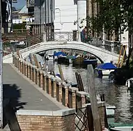 Ponte Sant'Isepo reliant le campo éponyme et la Corte del Soldà ;