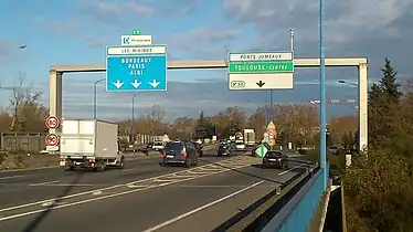 Sortie 30 de la rocade vers les Ponts Jumeaux.