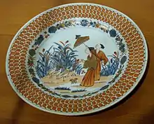 Plat de porcelaine du règne de Qianlong (1735 - 1796) : pièce de commande pour la Compagnie des Indes orientales