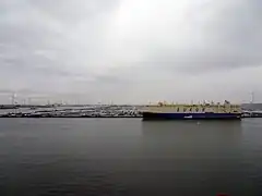 Porte-conteneurs dans le port d'Anvers en Belgique