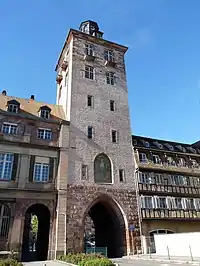 La tour-porte